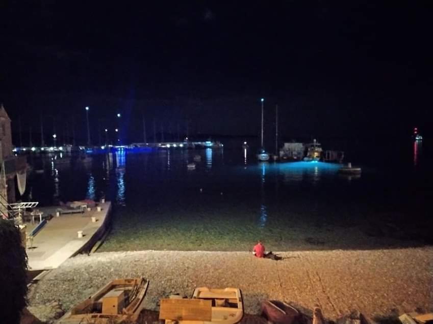 Zanicovo Beach Apartment คอมีชา ภายนอก รูปภาพ